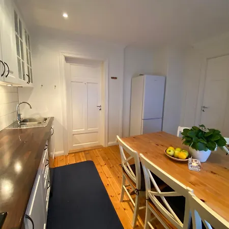 Sjarmerende I Hjertet Av Semesterbostad Risør